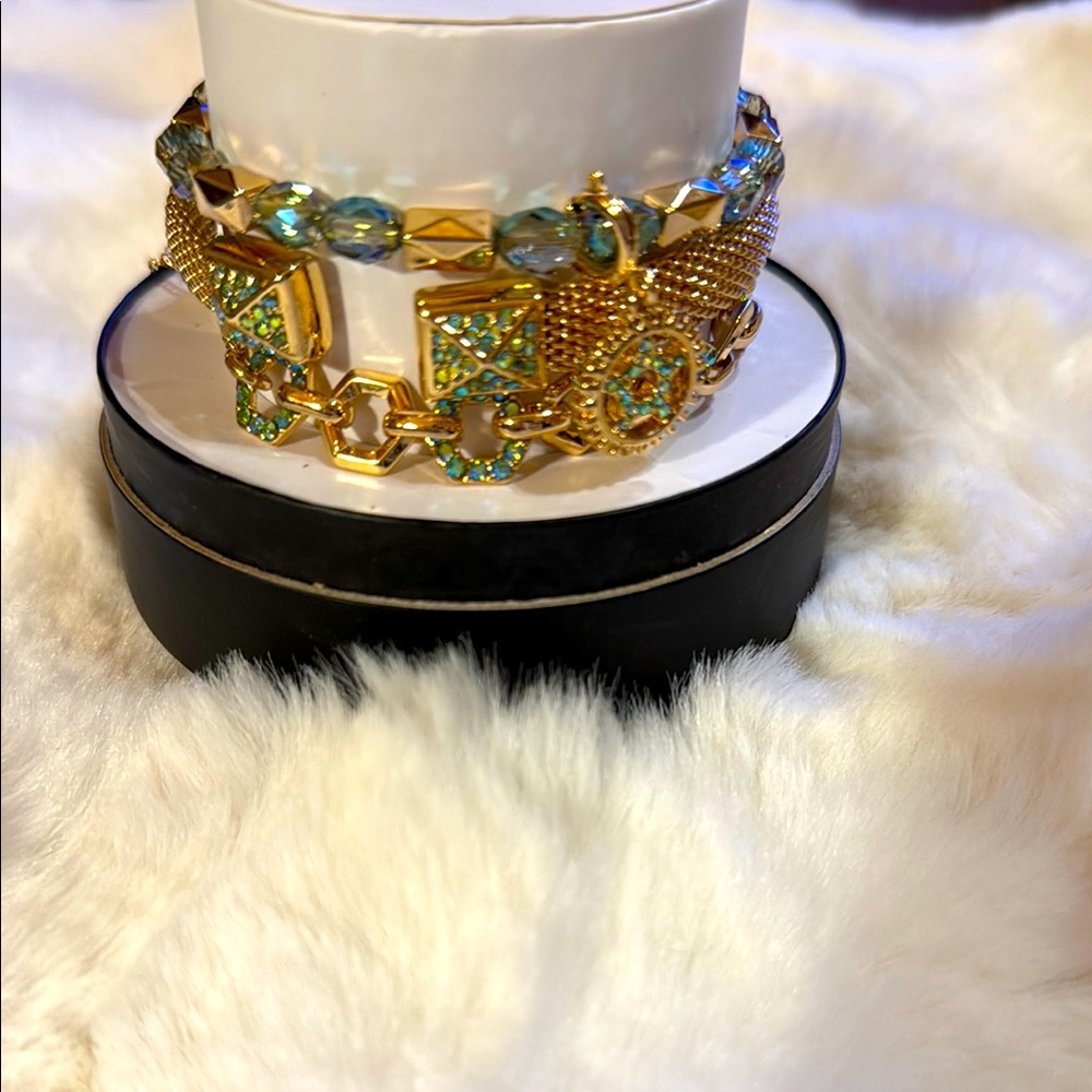 Elegant Gold and Green Bracelet Set